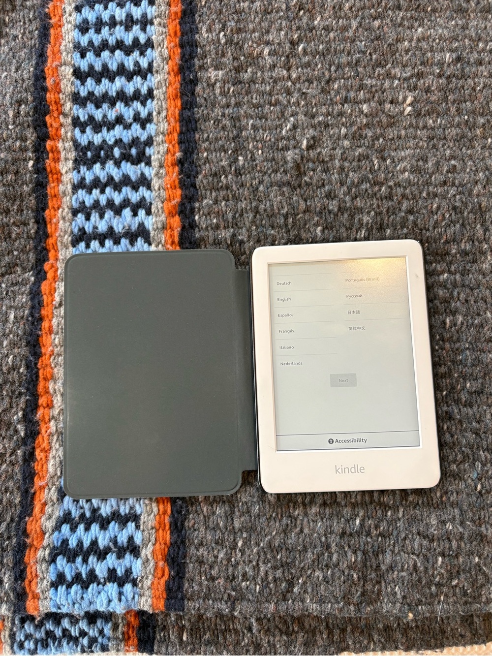 Amazon Kindle 10th gen eBook Reader in White with Case